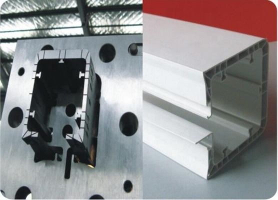 AutoCAD ontworpen PVC profielen voor venster- en deurextrusie in zilveren afwerking