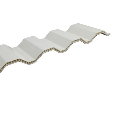 Zilveren PVC gegolfde holle extrusievorm voor een soepel productieproces