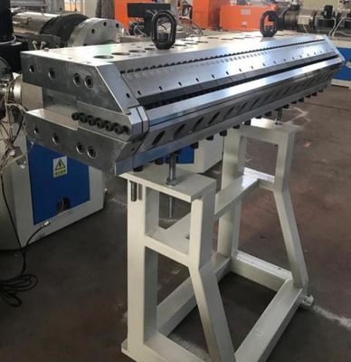 Zilveren PVC gegolfde holle extrusievorm voor een soepel productieproces