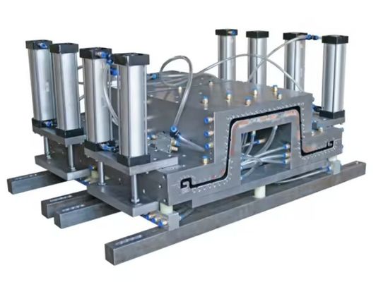 Zilveren PVC gegolfde holle extrusievorm voor een soepel productieproces