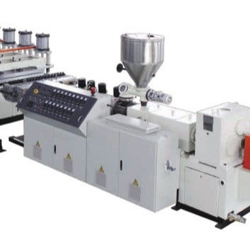 Productie van platen PVC WPC schuimplaat extrusielijn met niet toepasbare schroef L/D verhouding